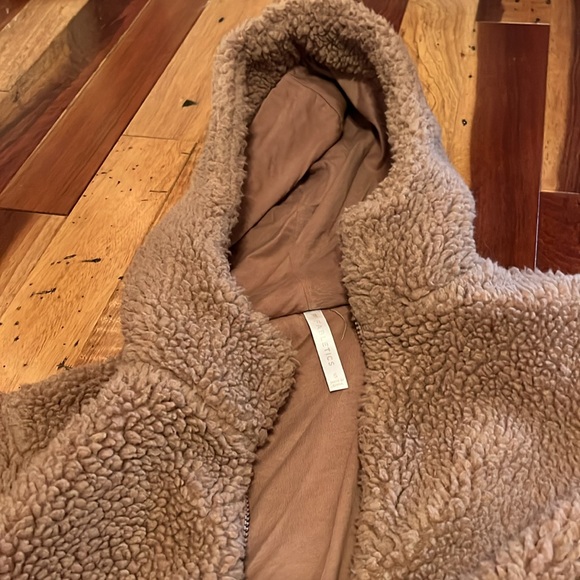 Fabletics jacket! - Picture 8 of 9